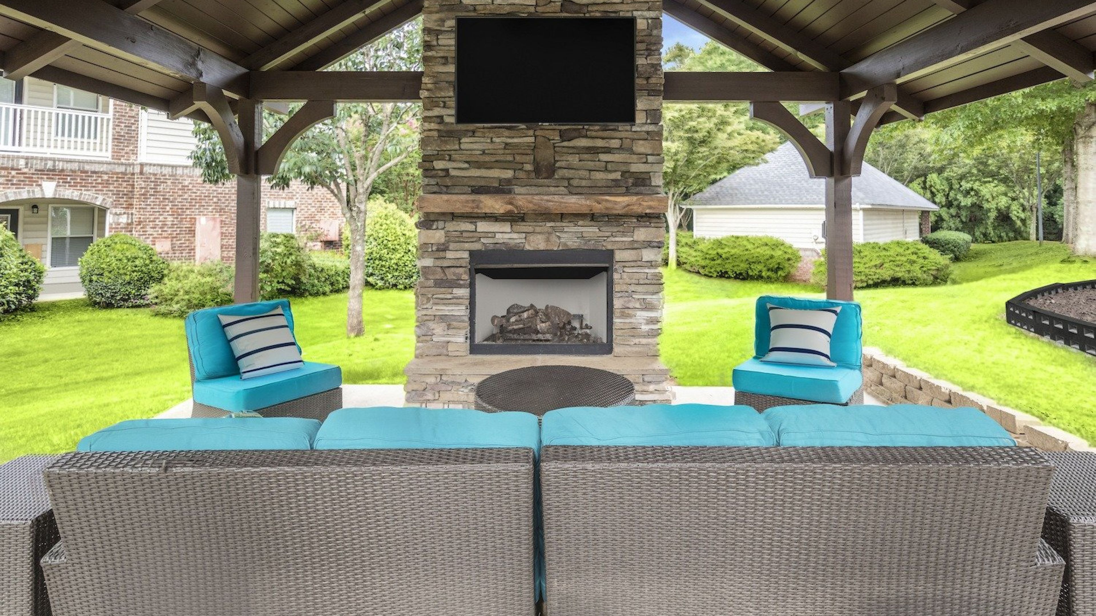 Hawthorne at Kennesaw outdoor lawn with pavilion, lounge seating, and fireplace